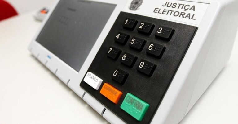 Urna eletrônica da Justiça Eleitoral; foto ilustrativa sobre os votos para deputado em Casa Branca (SP) nas Eleições 2026